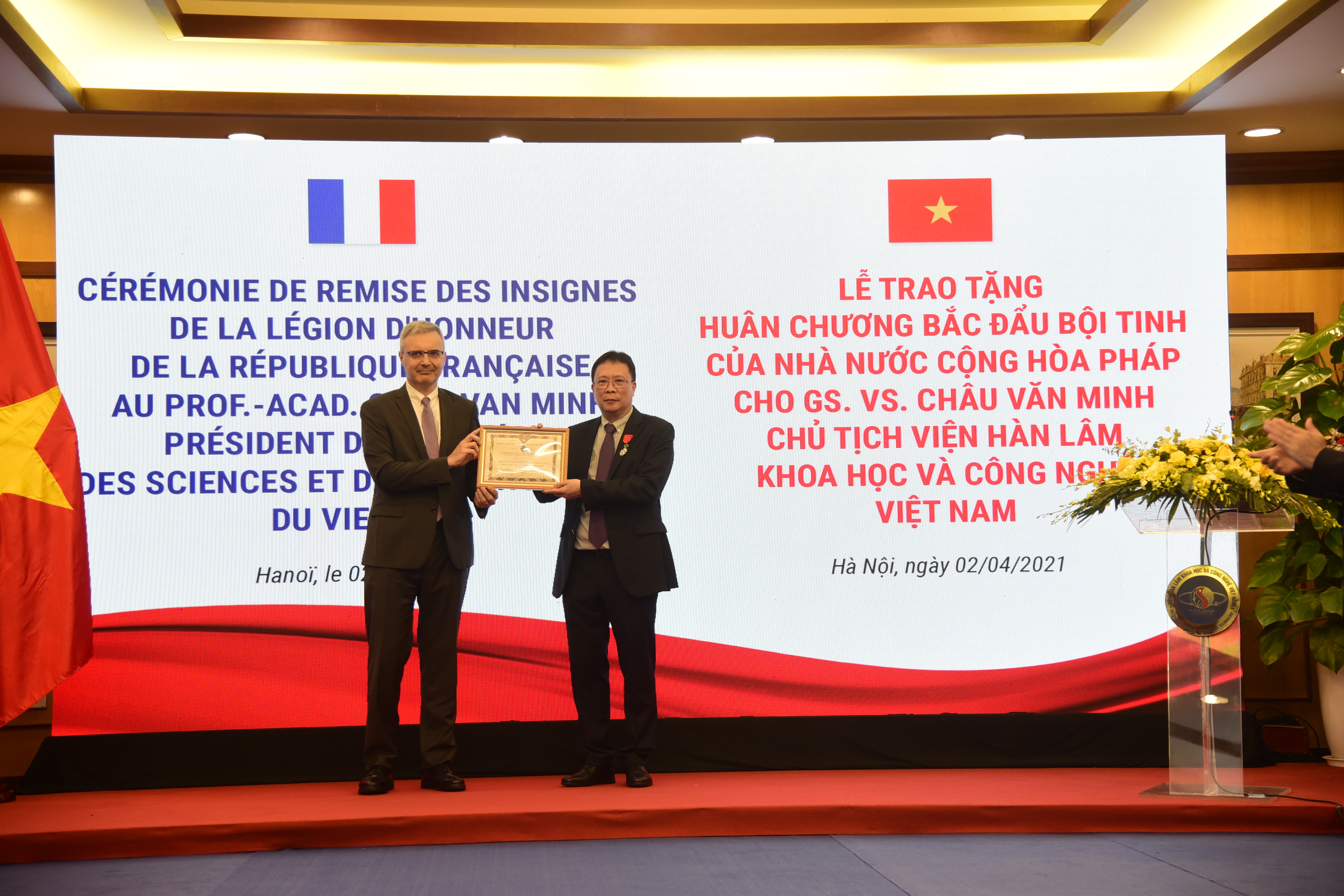 France awards Legion of Honor to Vietnamese professor